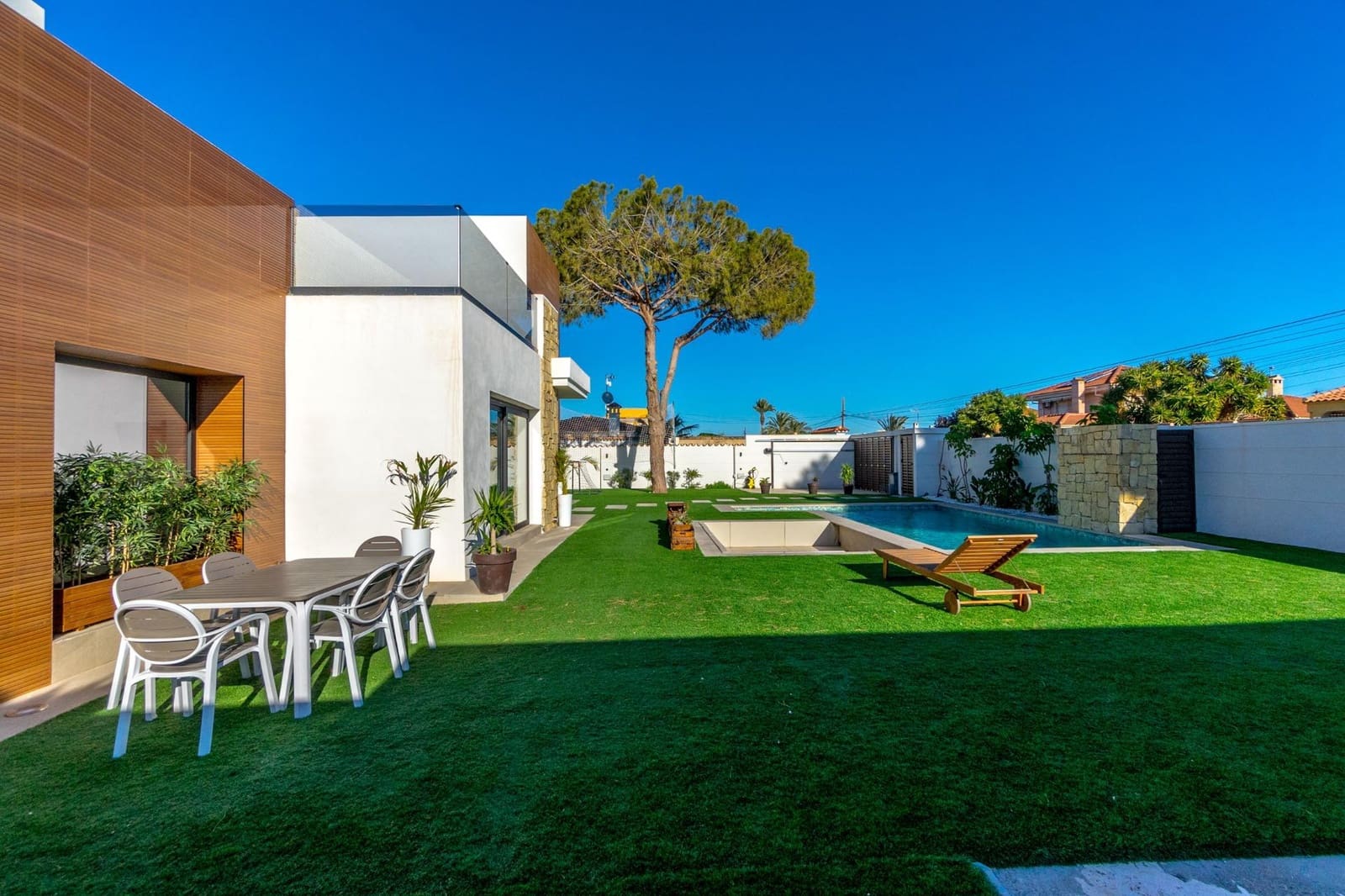 5 sovrum Villa till salu i Torrevieja med pool garage - 1 250 000 € (Ref: 8706992)