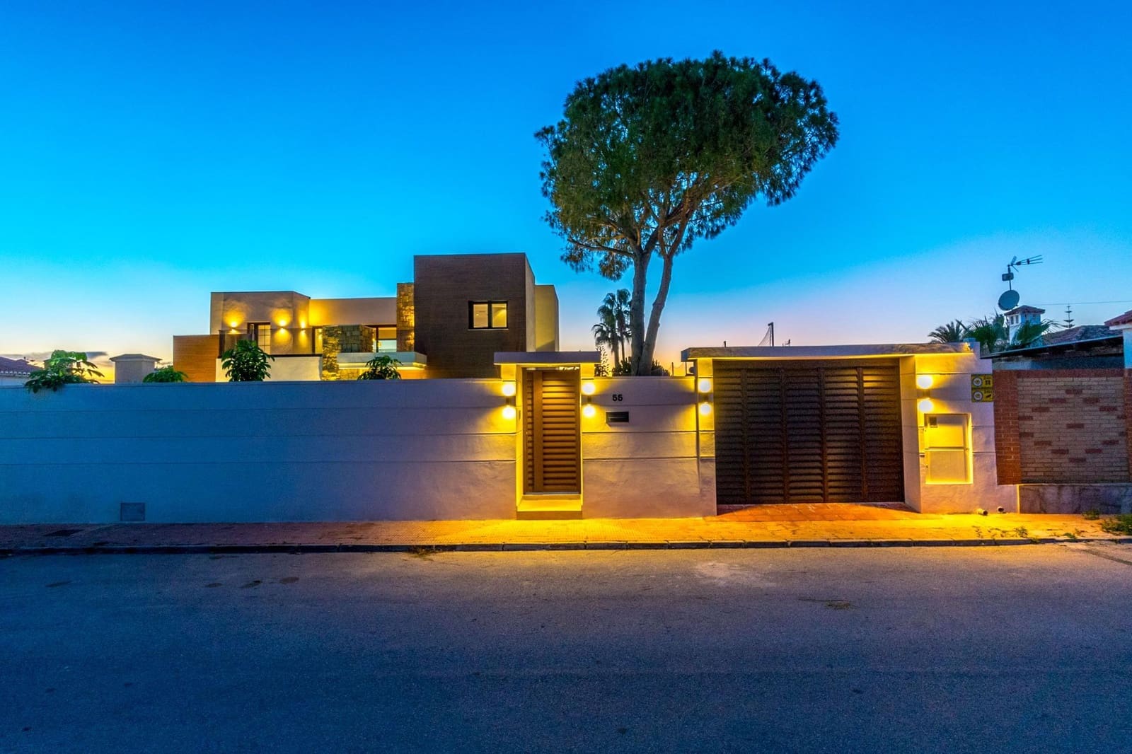 5 sovrum Villa till salu i Torrevieja med pool garage - 1 250 000 € (Ref: 8706992)