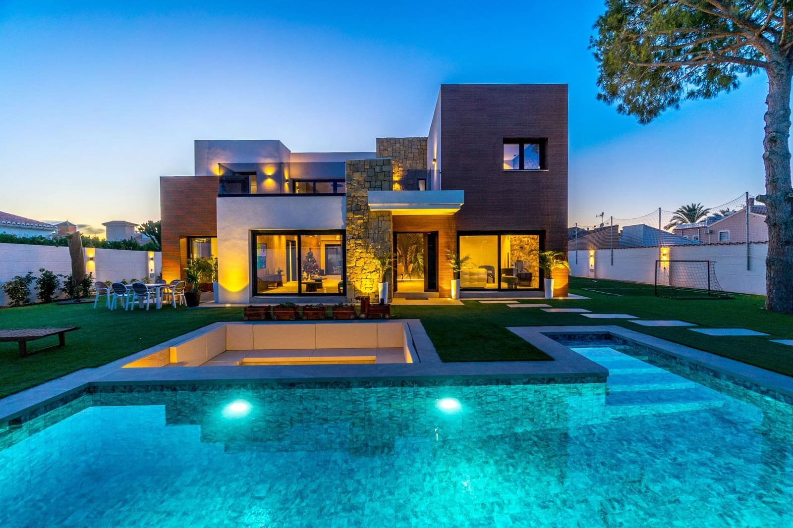 5 sovrum Villa till salu i Torrevieja med pool garage - 1 250 000 € (Ref: 8706992)