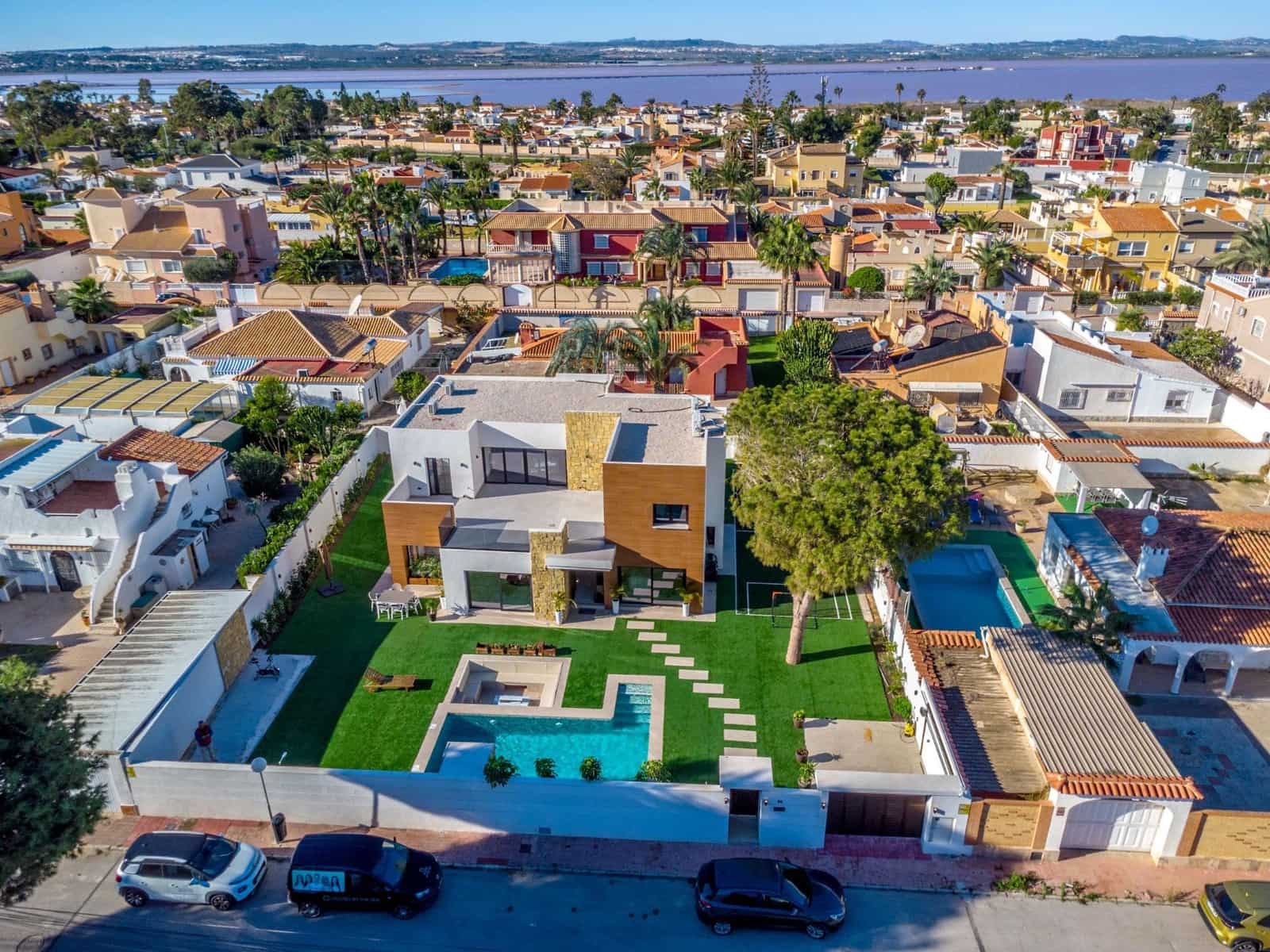 5 sovrum Villa till salu i Torrevieja med pool garage - 1 250 000 € (Ref: 8706992)