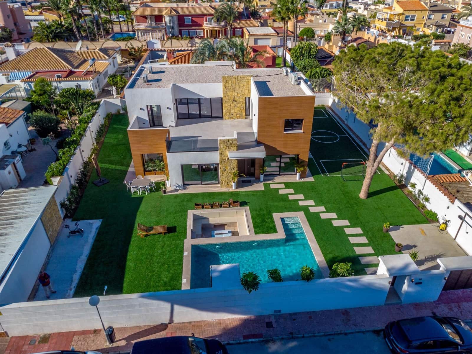 5 sovrum Villa till salu i Torrevieja med pool garage - 1 250 000 € (Ref: 8706992)