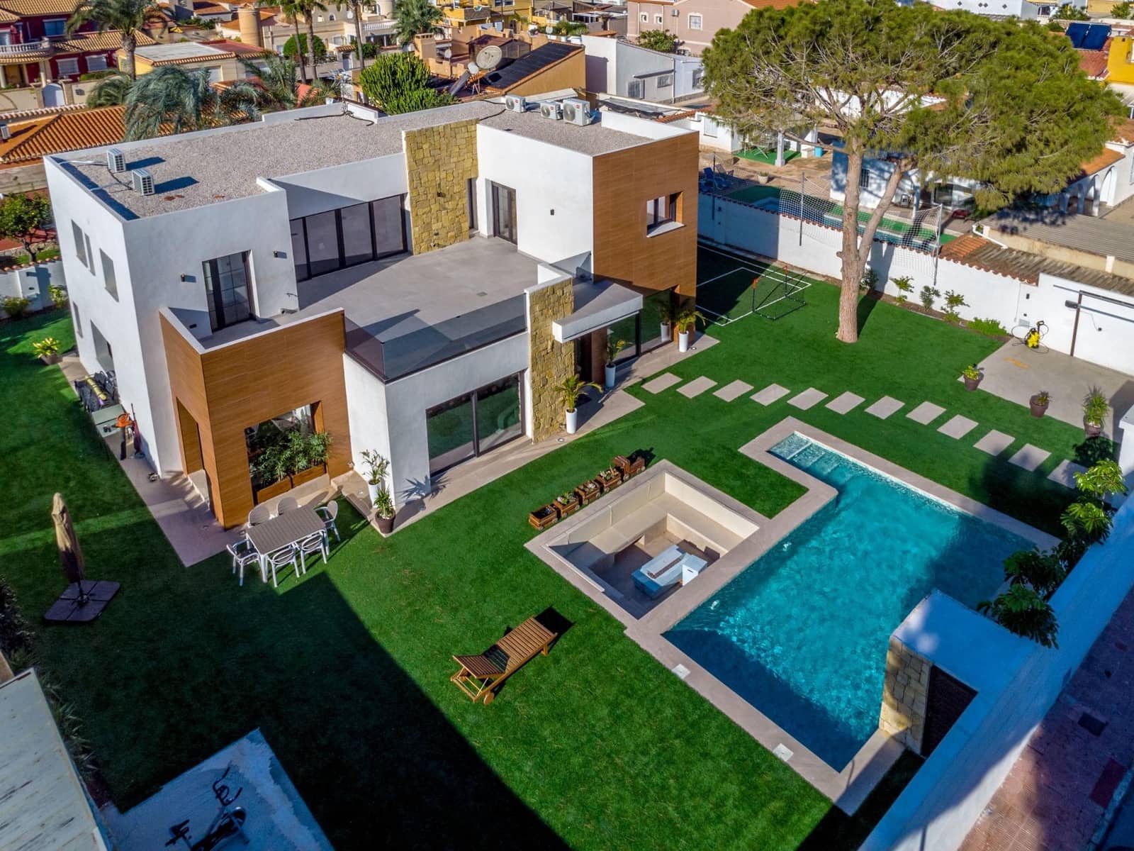 5 sovrum Villa till salu i Torrevieja med pool garage - 1 250 000 € (Ref: 8706992)