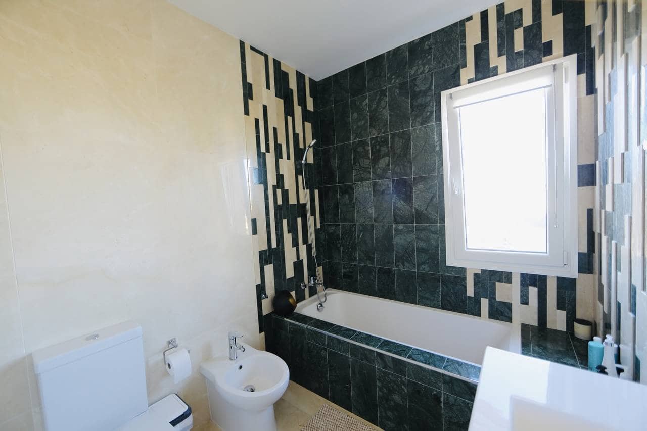 Chalet de 5 habitaciones en La Zenia en venta - 1.500.000 € (Ref: 8836924)