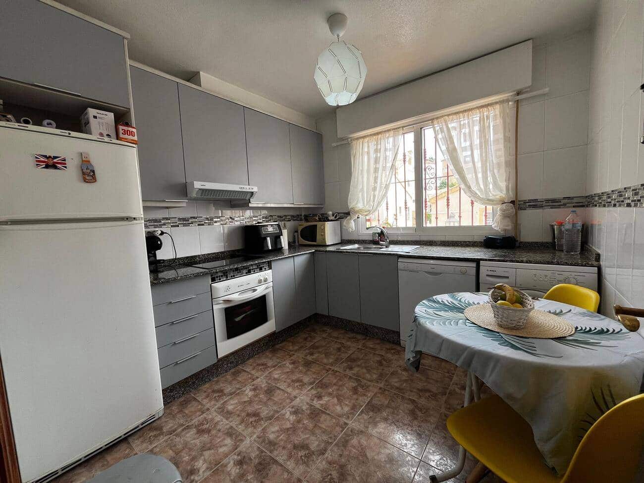 3 makuuhuone Huoneisto myytävänä paikassa Torrevieja mukana uima-altaan - 189 000 € (Ref: 9134308)