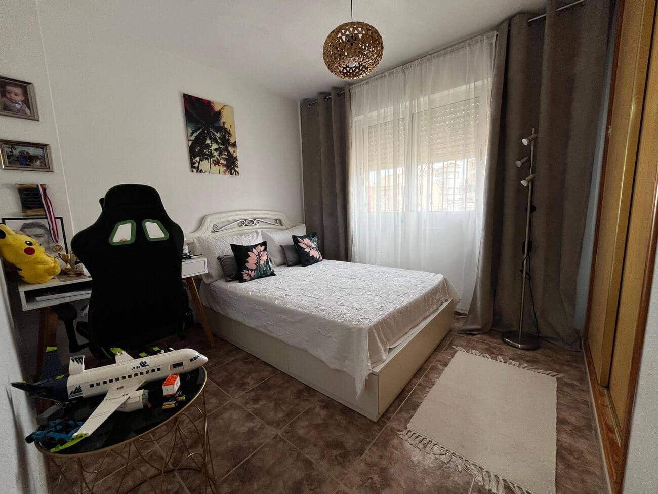 3 makuuhuone Huoneisto myytävänä paikassa Torrevieja mukana uima-altaan - 189 000 € (Ref: 9134308)