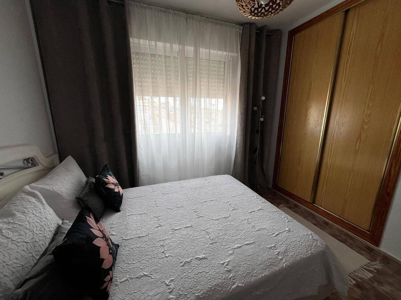 3 makuuhuone Huoneisto myytävänä paikassa Torrevieja mukana uima-altaan - 189 000 € (Ref: 9134308)