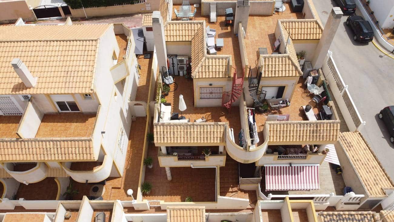 3 makuuhuone Huoneisto myytävänä paikassa Torrevieja mukana uima-altaan - 189 000 € (Ref: 9134308)