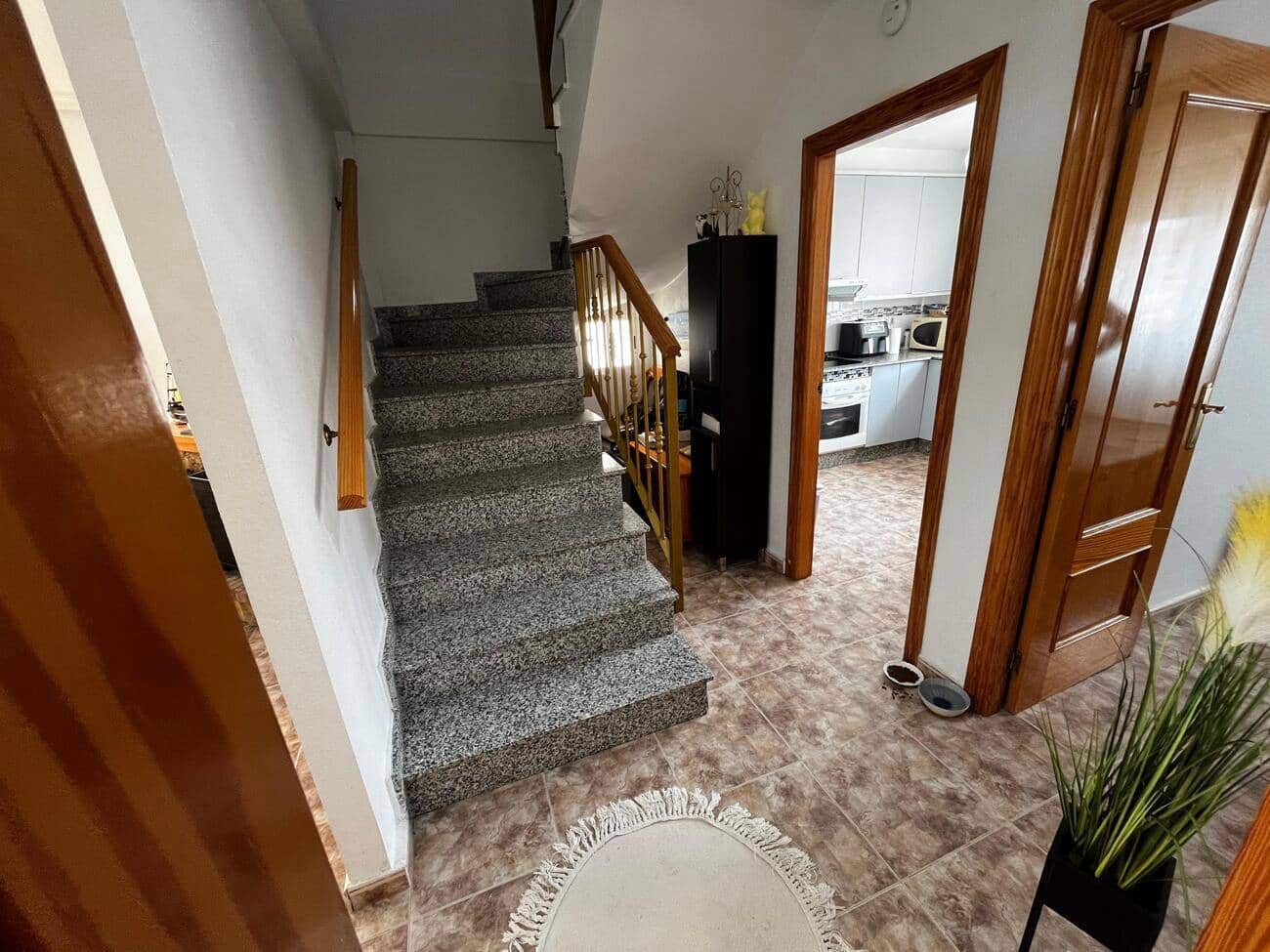 3 makuuhuone Huoneisto myytävänä paikassa Torrevieja mukana uima-altaan - 189 000 € (Ref: 9134308)