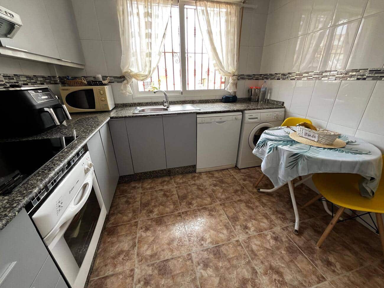 3 makuuhuone Huoneisto myytävänä paikassa Torrevieja mukana uima-altaan - 189 000 € (Ref: 9134308)