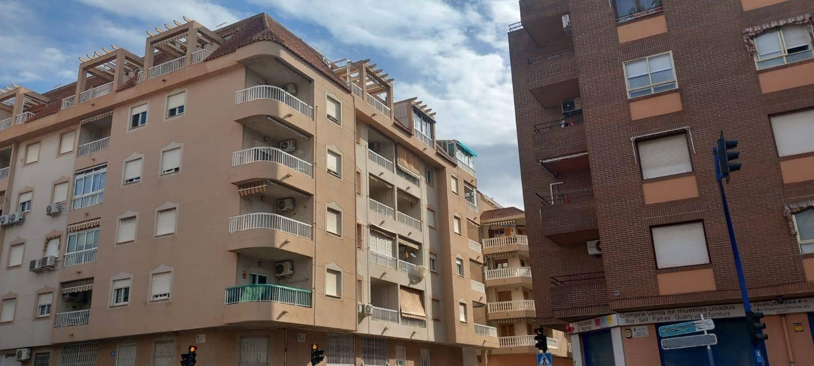 2 soverom Penthouse til salgs i Torrevieja med svømmebasseng - € 157 000 (Ref: 9147013)