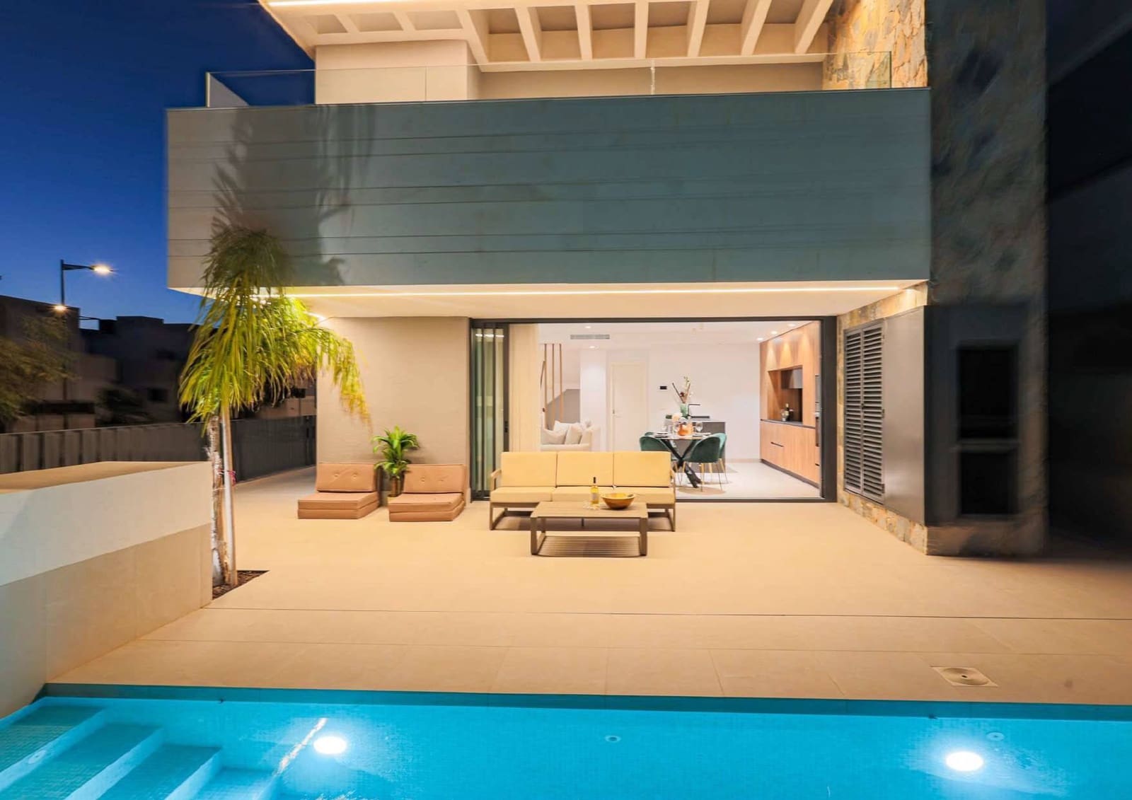 3 makuuhuone Huvila myytävänä paikassa Los Alcazares mukana uima-altaan - 555 000 € (Ref: 9248834)