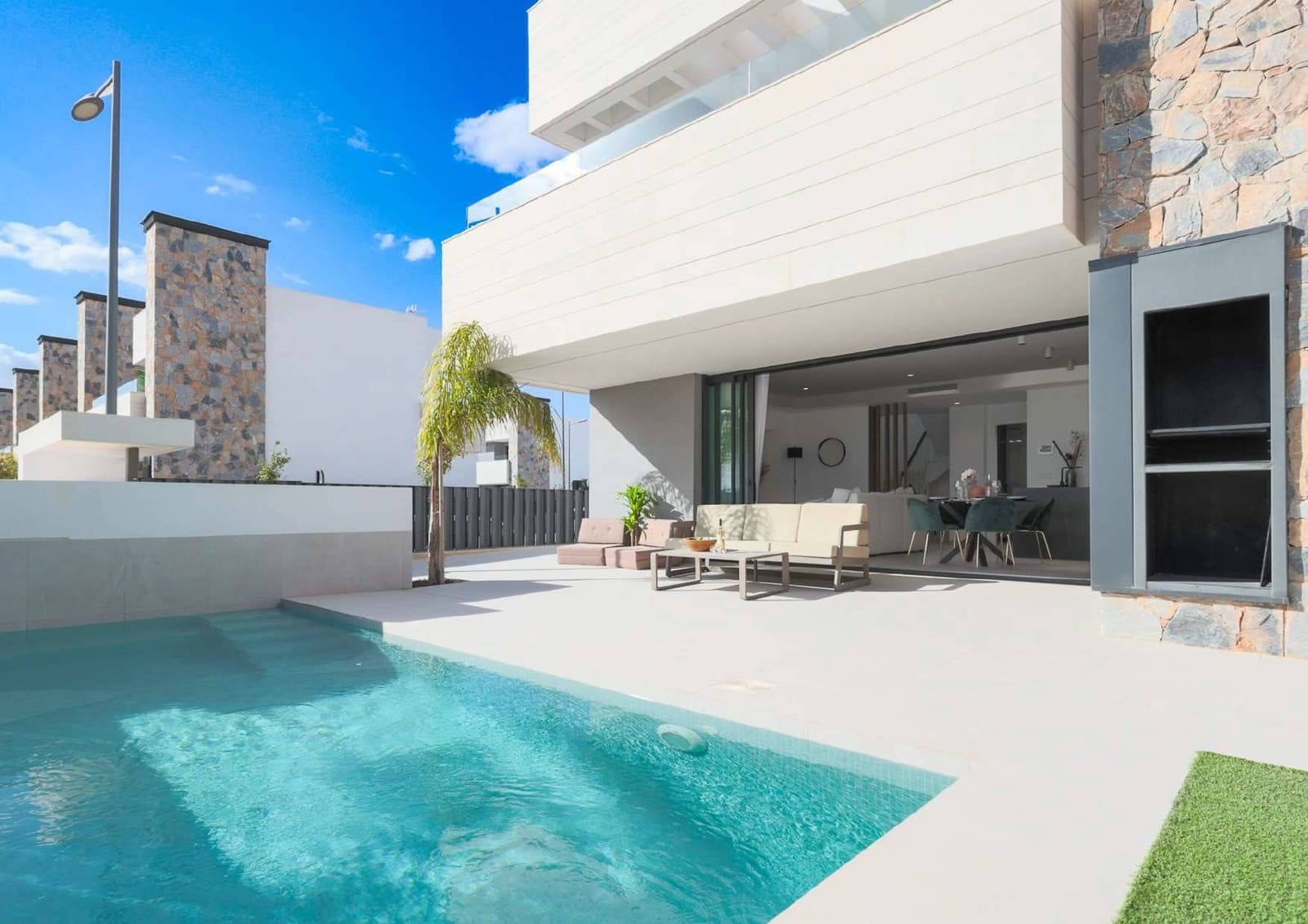 3 makuuhuone Huvila myytävänä paikassa Los Alcazares mukana uima-altaan - 555 000 € (Ref: 9248834)