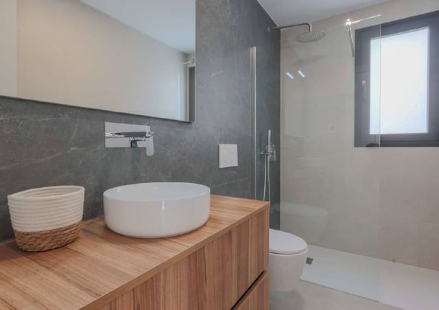 3 bedroom Villa for sale in Los Alcázares with pool - € 555,000 (Ref: 9248834)