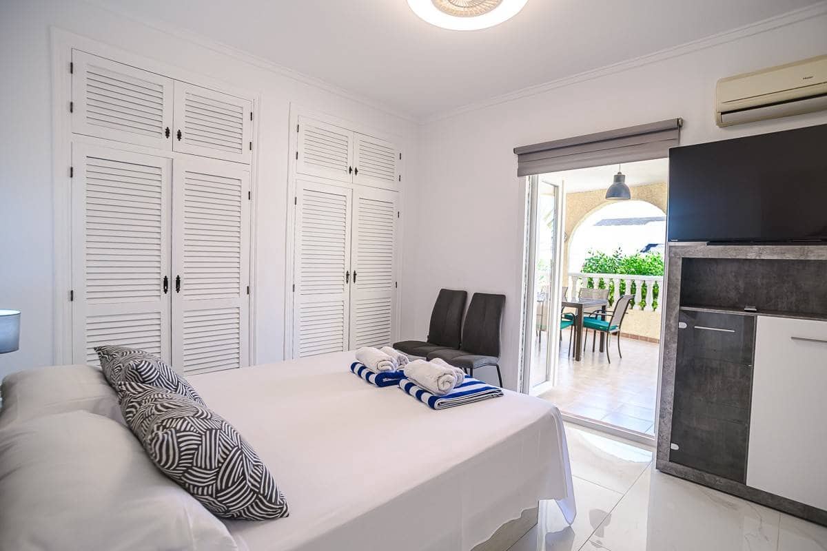 3 chambre Villa/Maison à vendre à Torrevieja avec piscine - 535 000 € (Ref: 9342088)
