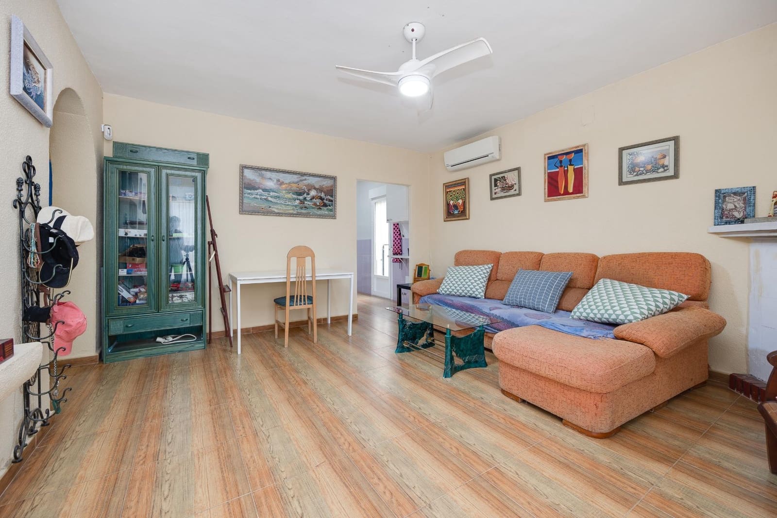 3 makuuhuone Huvila myytävänä paikassa Los Balcones mukana 
autotalli - 378 000 € (Ref: 9353570)