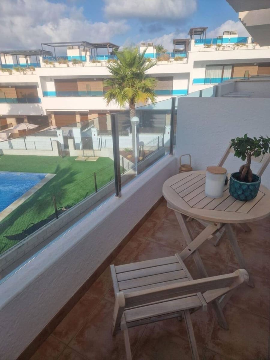 3 makuuhuone Huoneisto myytävänä paikassa Torrevieja mukana uima-altaan - 295 000 € (Ref: 9408050)