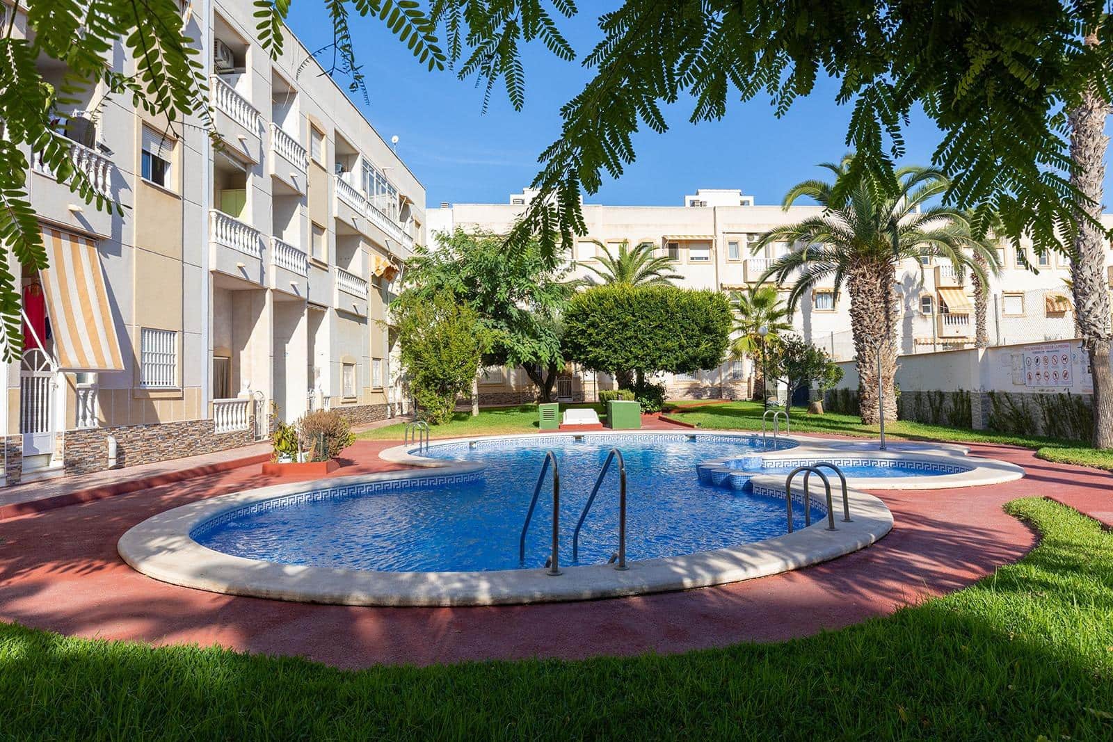 2 slaapkamer Appartement te koop in Torrevieja met zwembad - € 130.000 (Ref: 9408052)