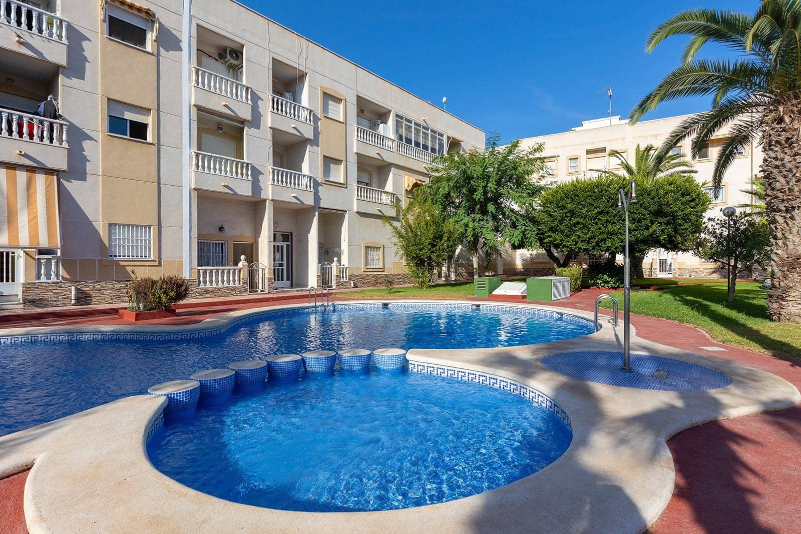 2 slaapkamer Appartement te koop in Torrevieja met zwembad - € 130.000 (Ref: 9408052)