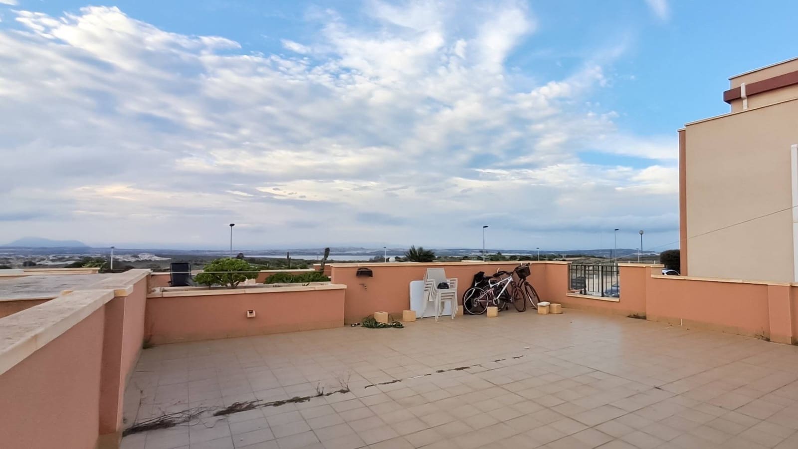 2 makuuhuone Paritalo myytävänä paikassa Torrevieja mukana uima-altaan - 195 000 € (Ref: 9408062)