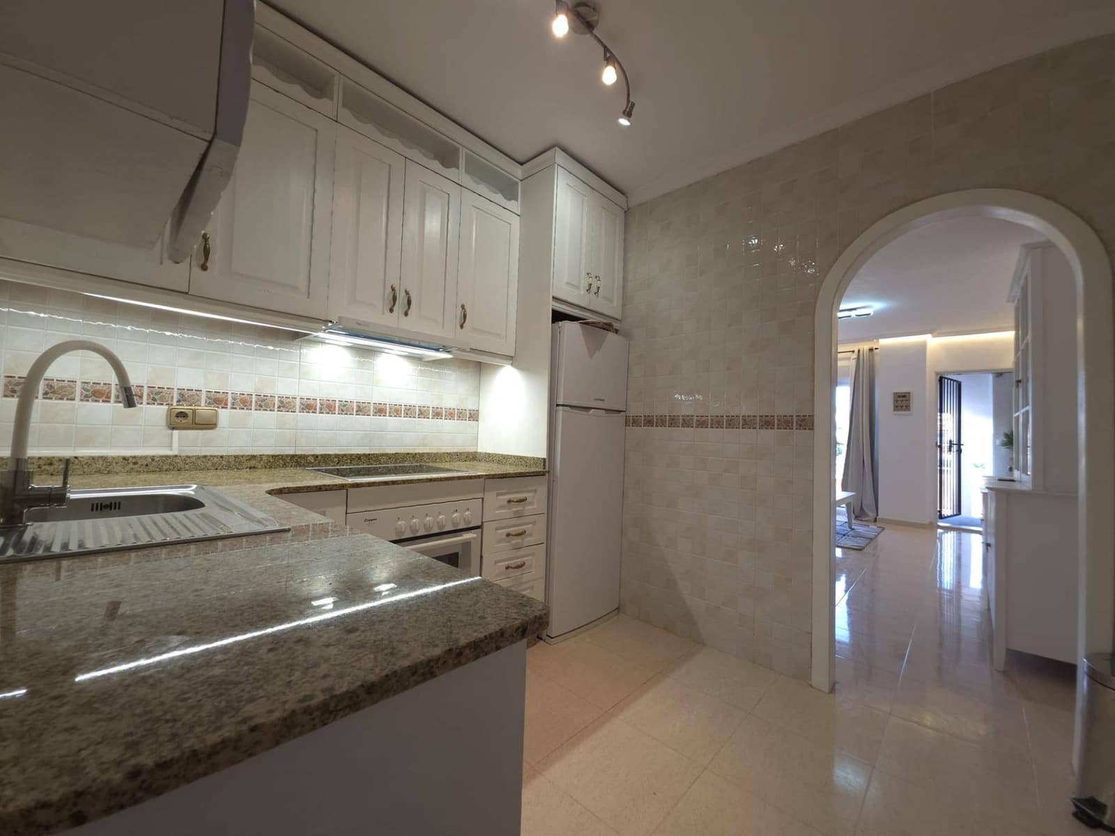 2 makuuhuone Huoneisto myytävänä paikassa Orihuela Costa mukana uima-altaan - 144 900 € (Ref: 9409302)