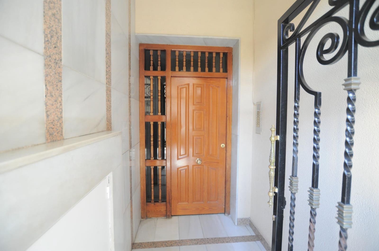 3 Zimmer Wohnung zu verkaufen in Torrevieja mit Garage - 150.000 € (Ref: 9441889)