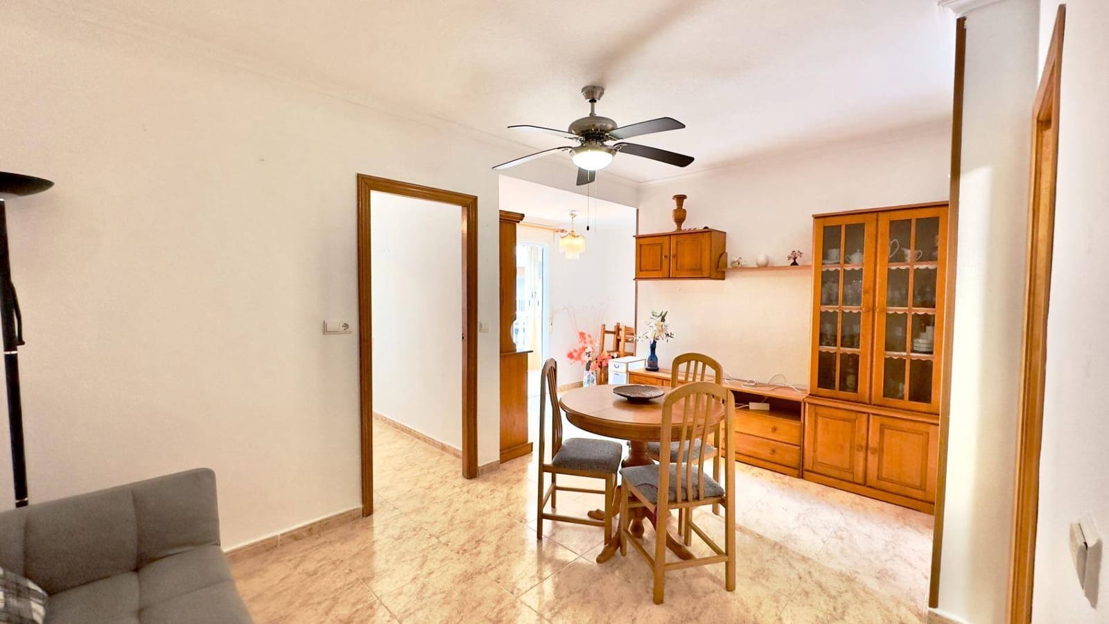 Apartamento de 2 habitaciones en Torrevieja en venta - 139.900 € (Ref: 9468623)