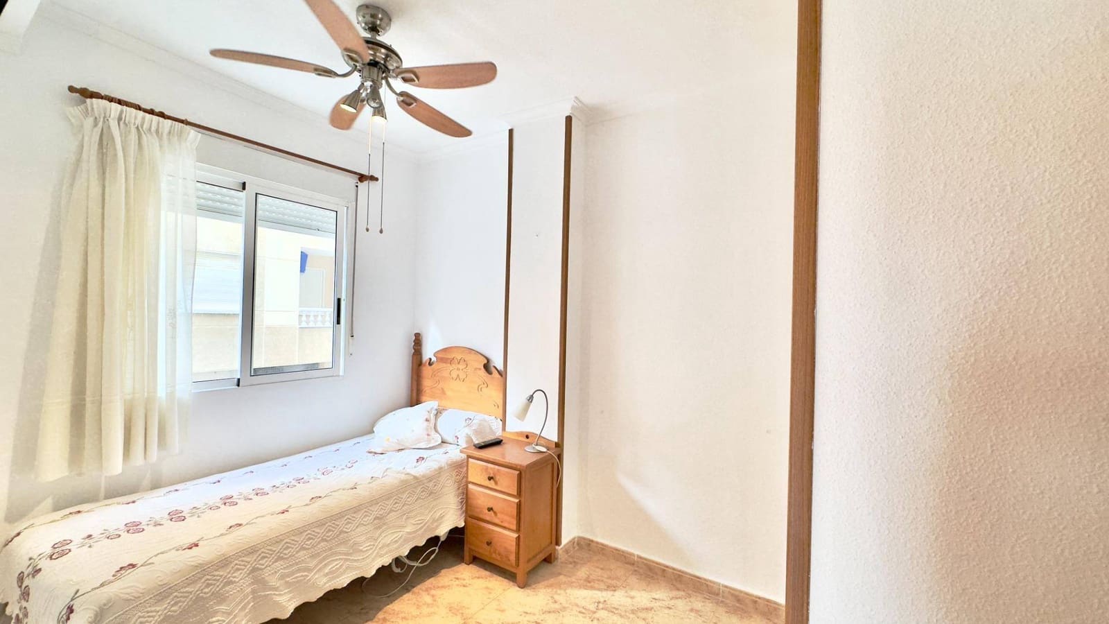 Apartamento de 2 habitaciones en Torrevieja en venta - 139.900 € (Ref: 9468623)