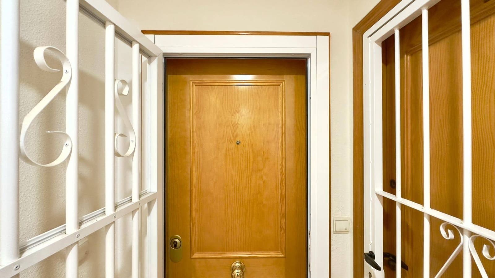 Apartamento de 2 habitaciones en Torrevieja en venta - 139.900 € (Ref: 9468623)