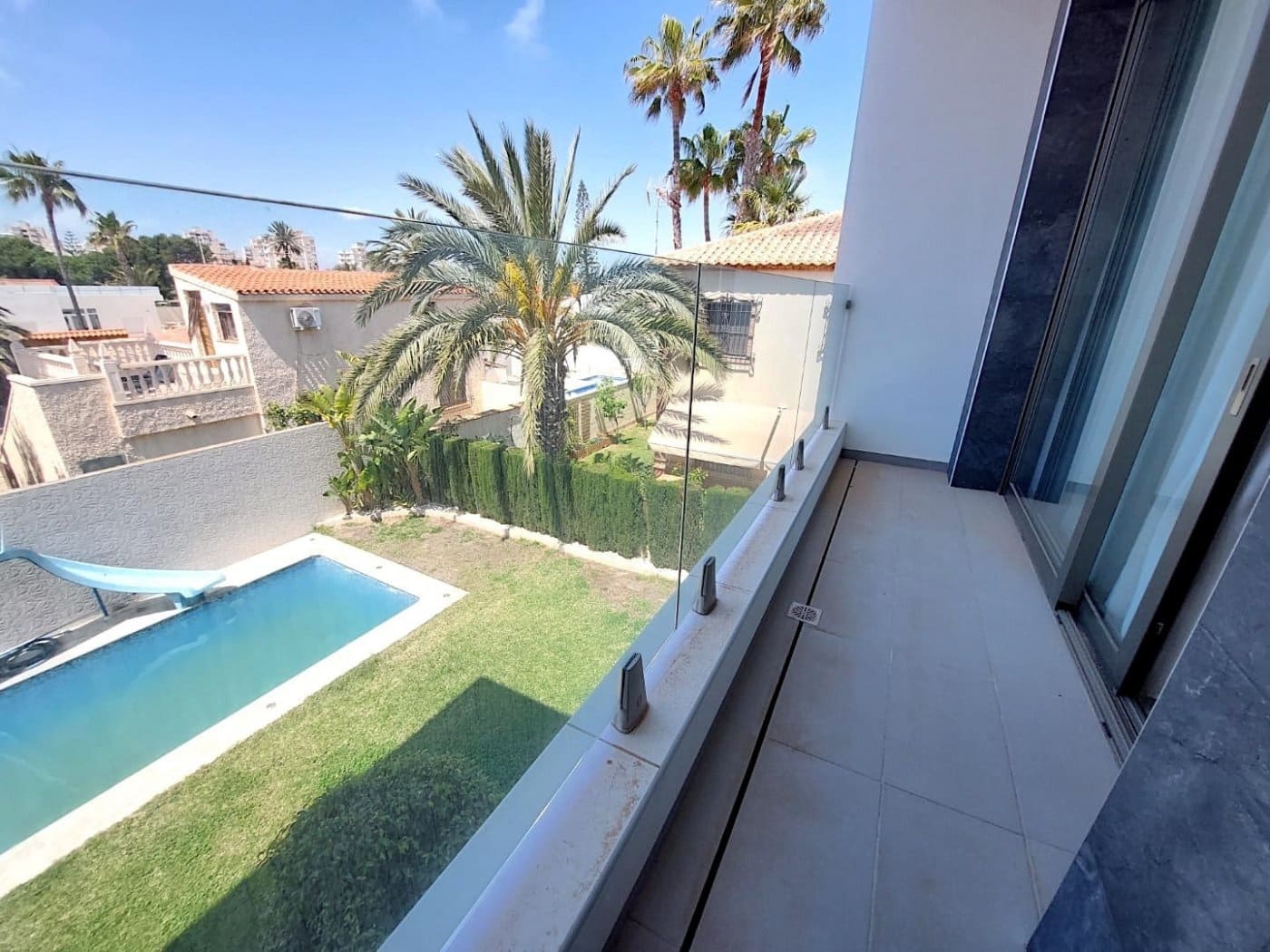 3 soverom Villa til salgs i Torrevieja med svømmebasseng garasje - € 690 000 (Ref: 9533684)