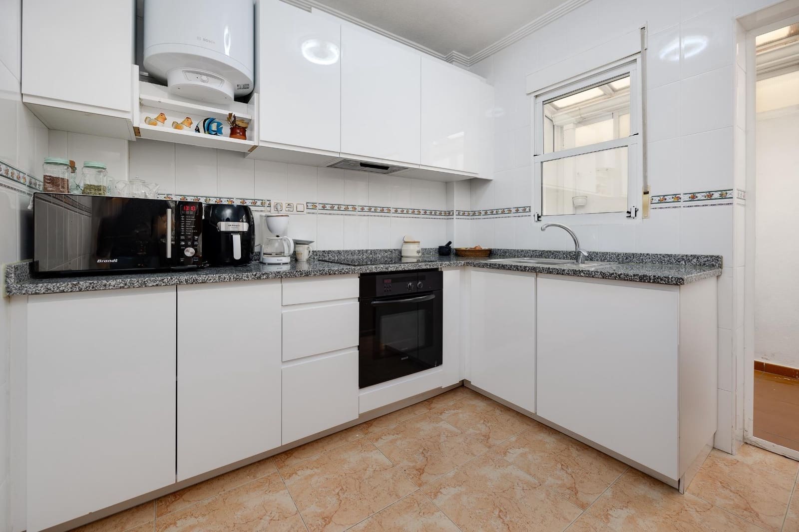 2 Zimmer Villa zu verkaufen in Torrevieja mit Pool - 162.000 € (Ref: 9533686)