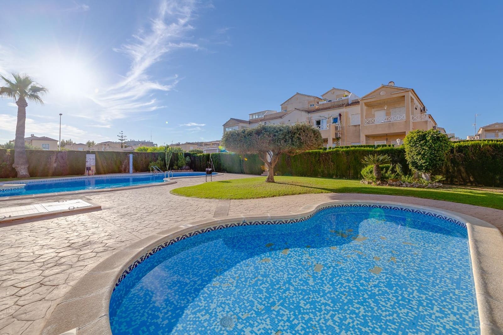 2 Zimmer Villa zu verkaufen in Torrevieja mit Pool - 162.000 € (Ref: 9533686)