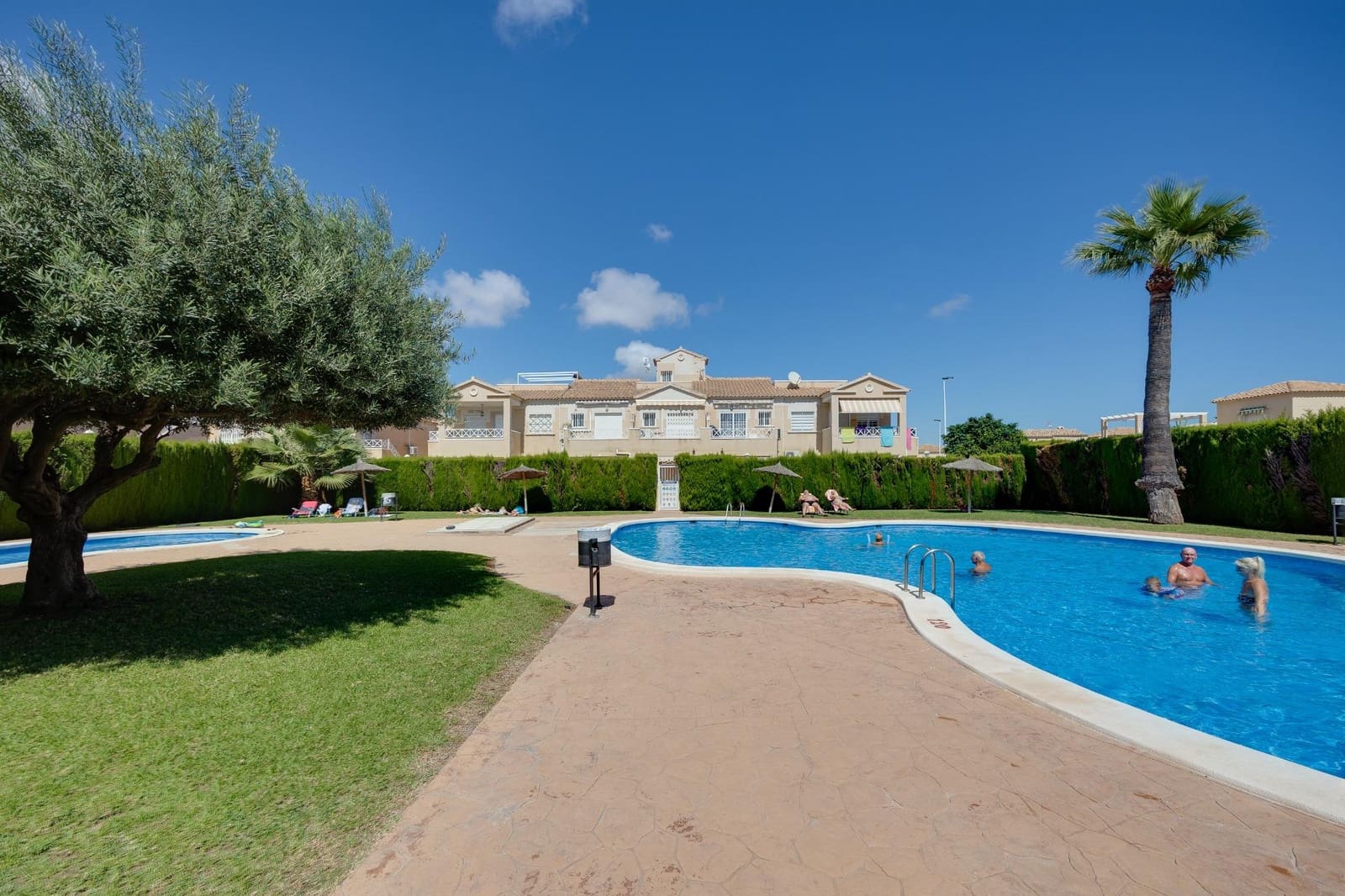 2 Zimmer Villa zu verkaufen in Torrevieja mit Pool - 162.000 € (Ref: 9533686)