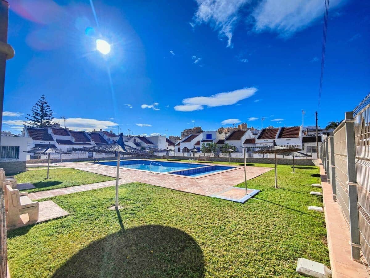 2 makuuhuone Omakotitalo myytävänä paikassa Torrevieja - 139 000 € (Ref: 9604940)