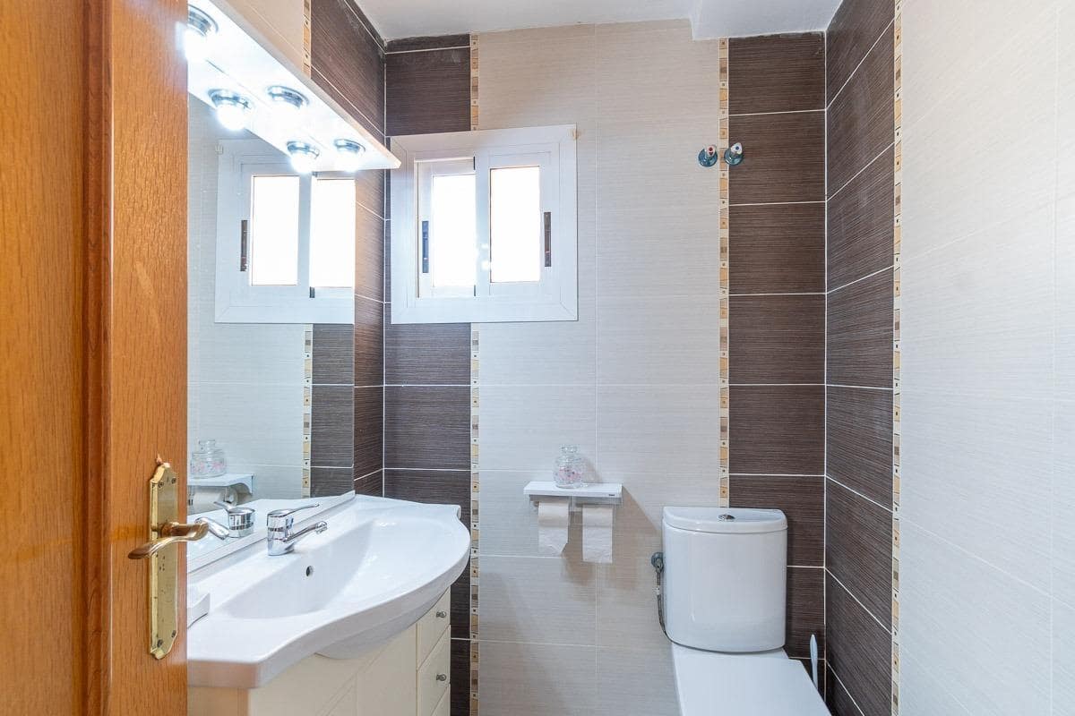 4 slaapkamer Villa te koop in Torrevieja met zwembad garage - € 859.000 (Ref: 9644971)