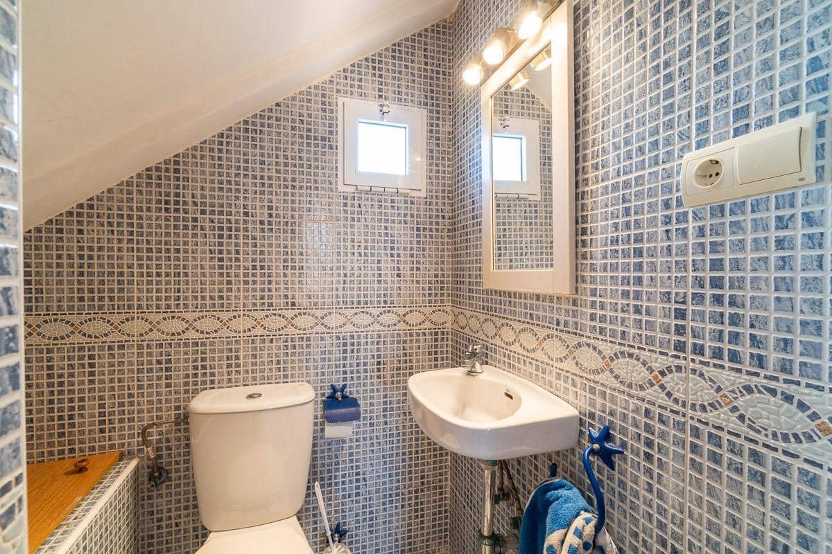 4 slaapkamer Villa te koop in Torrevieja met zwembad garage - € 859.000 (Ref: 9644971)