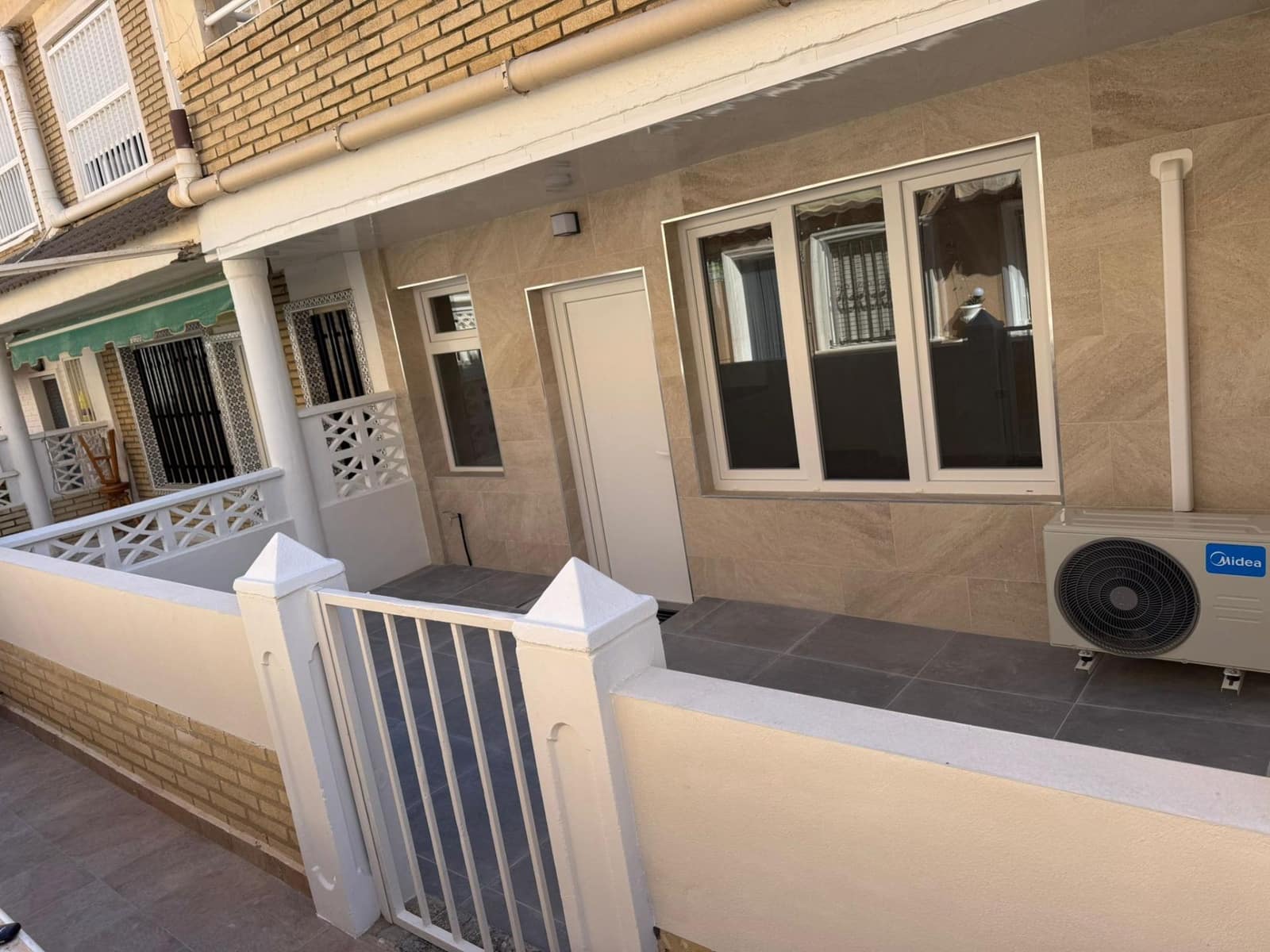 3 slaapkamer Appartement te koop in Torrevieja - € 259.900 (Ref: 9644975)