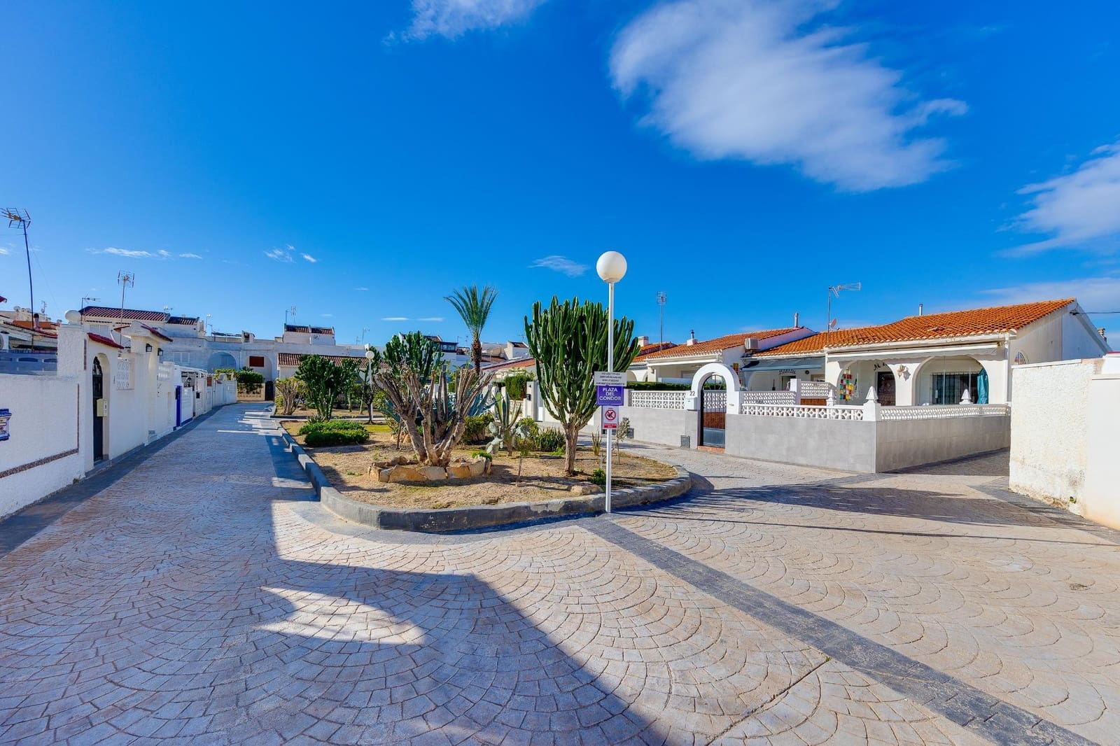 3 bedroom Villa for sale in Torrevieja - € 194,900 (Ref: 9656041)