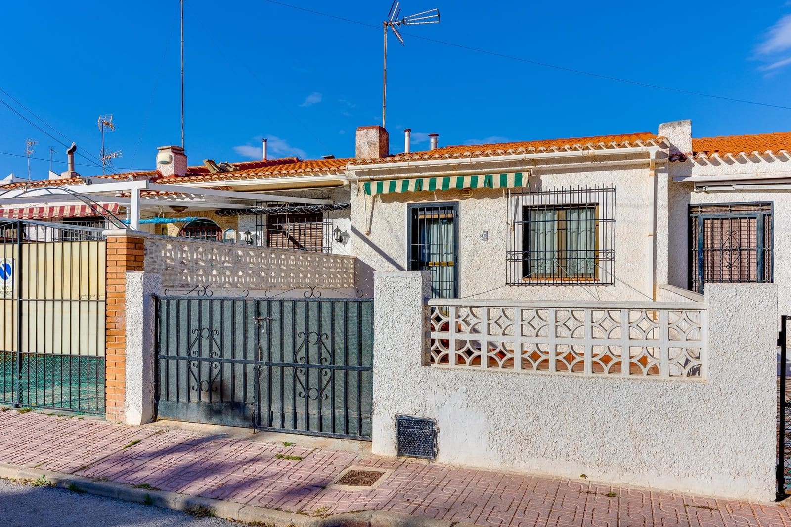 3 bedroom Villa for sale in Torrevieja - € 194,900 (Ref: 9656041)