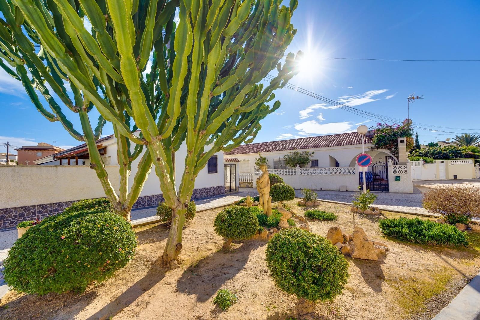 3 bedroom Villa for sale in Torrevieja - € 194,900 (Ref: 9656041)