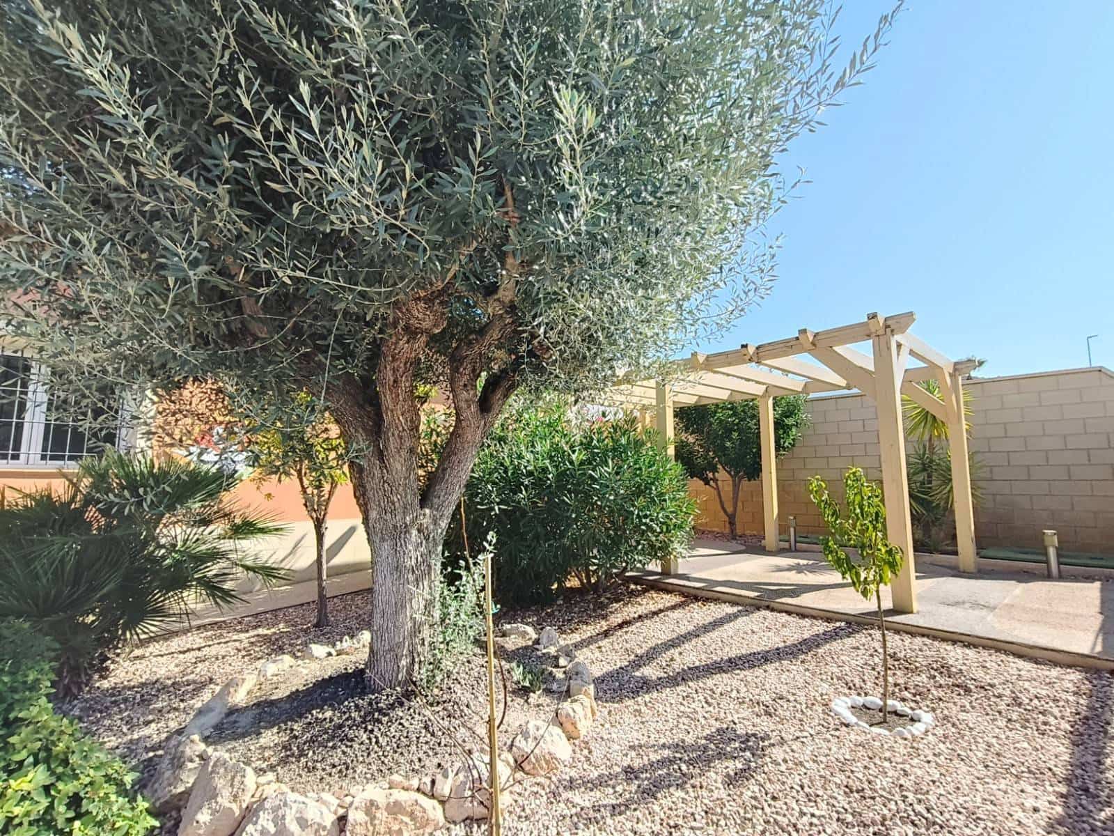 3 bedroom Villa for sale in La Romana with pool - € 299,000 (Ref: 9659381)