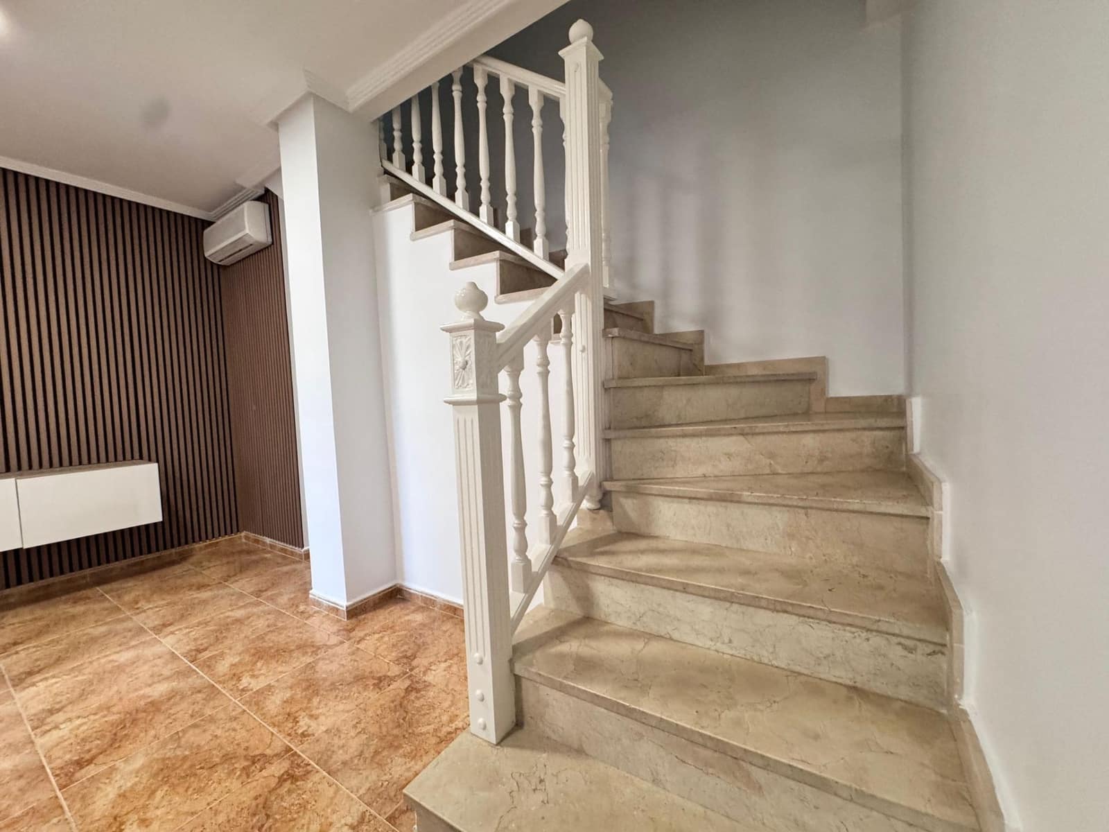 3 Zimmer Villa zu verkaufen in Torrevieja mit Pool - 189.900 € (Ref: 9683498)