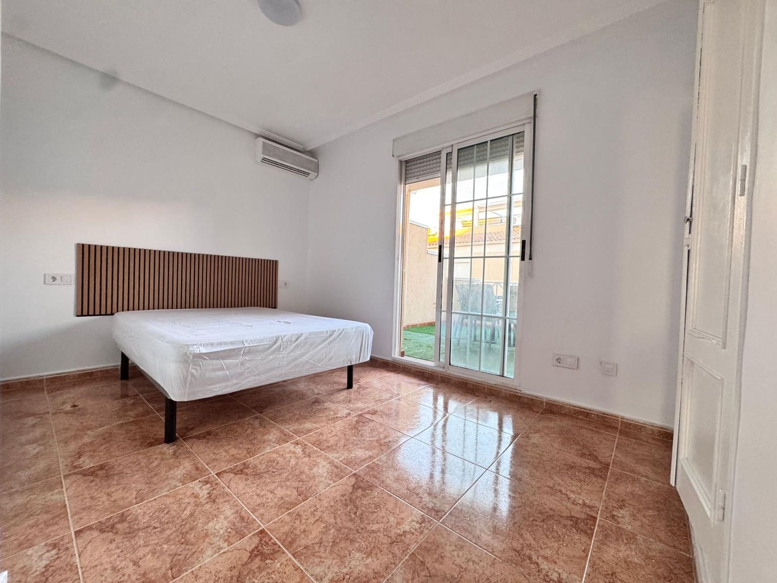 3 Zimmer Villa zu verkaufen in Torrevieja mit Pool - 189.900 € (Ref: 9683498)