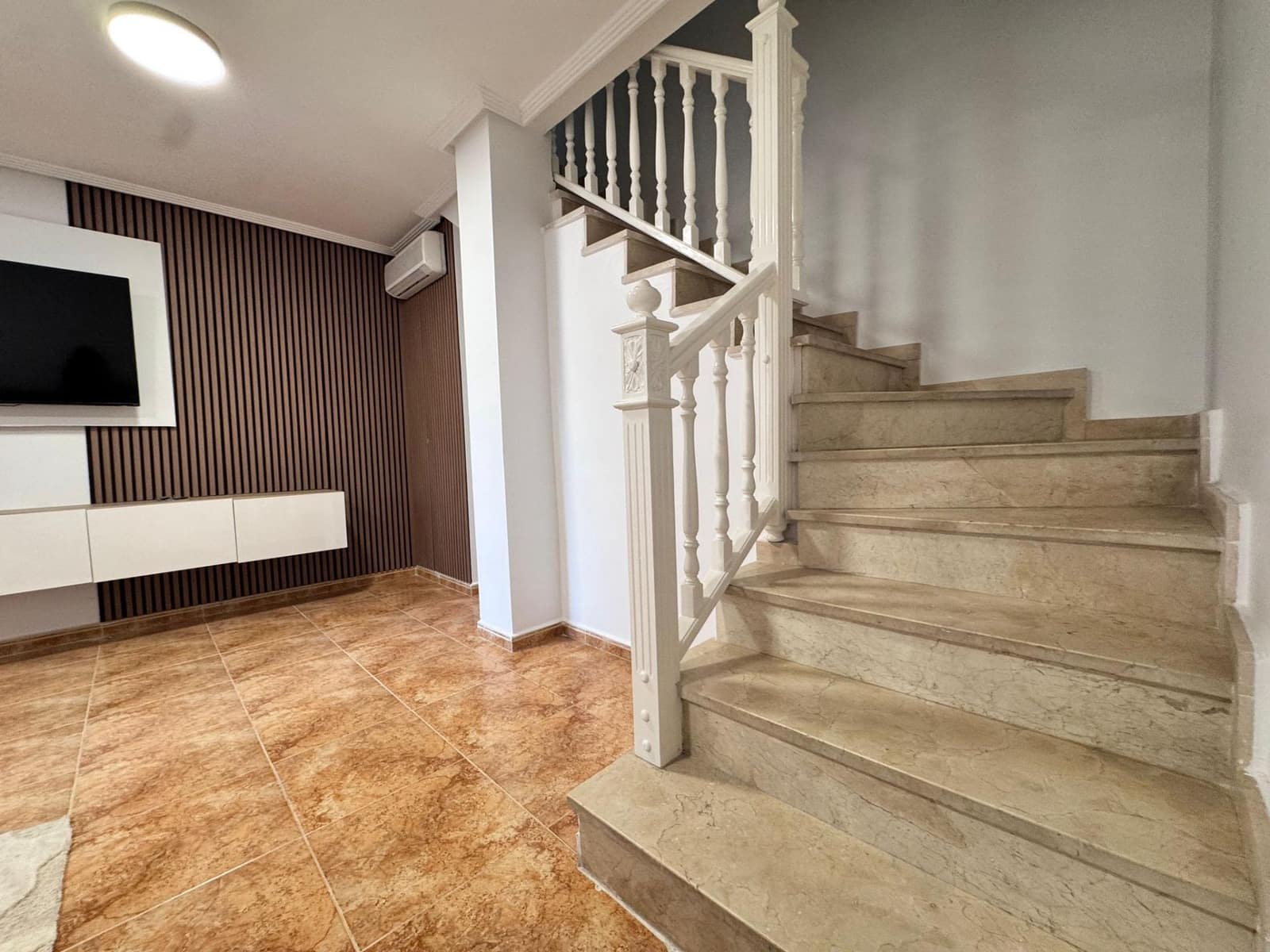 3 Zimmer Villa zu verkaufen in Torrevieja mit Pool - 189.900 € (Ref: 9683498)