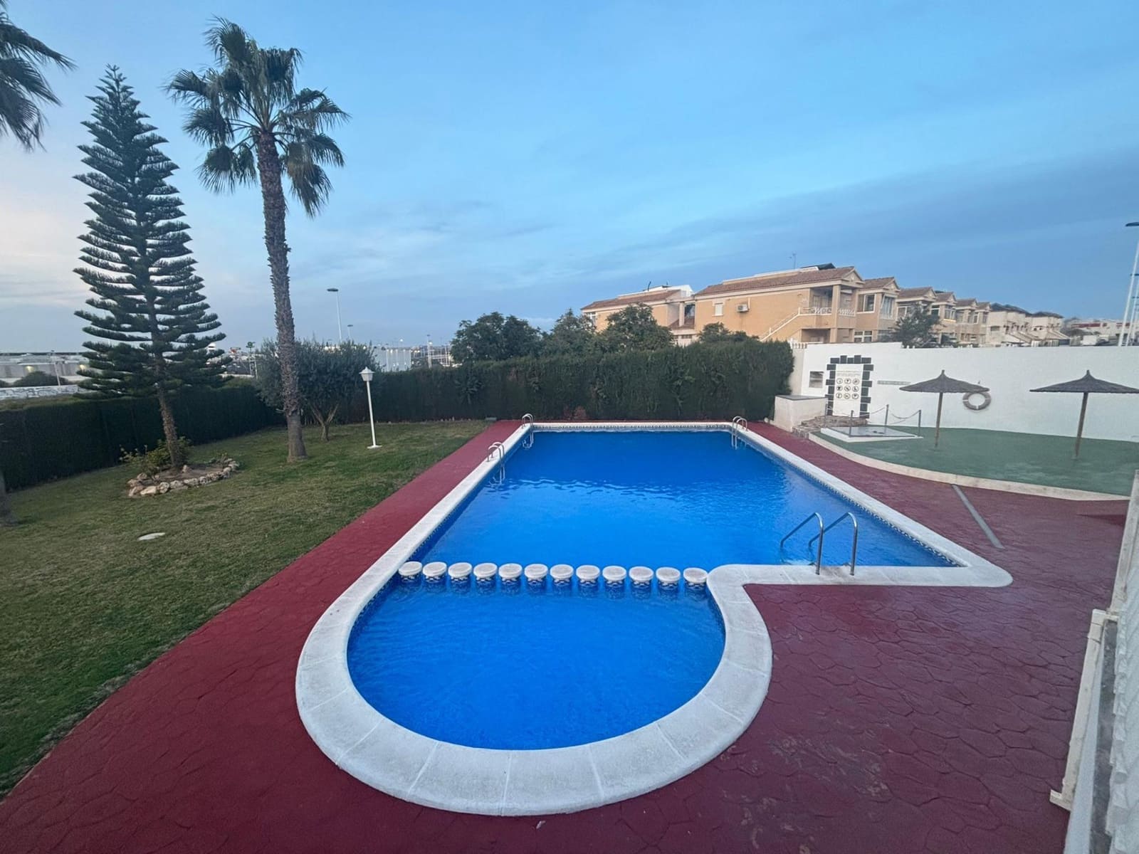 3 Zimmer Villa zu verkaufen in Torrevieja mit Pool - 189.900 € (Ref: 9683498)