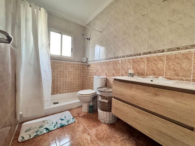 3 bedroom Villa for sale in Torrevieja with pool - € 189,900 (Ref: 9683498)