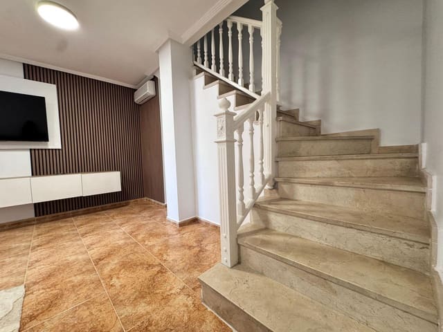 3 bedroom Villa for sale in Torrevieja with pool - € 189,900 (Ref: 9683498)