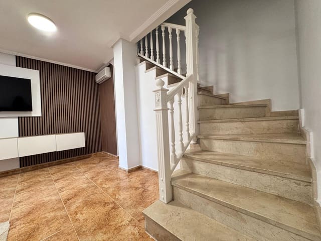 3 bedroom Villa for sale in Torrevieja with pool - € 189,900 (Ref: 9683498)