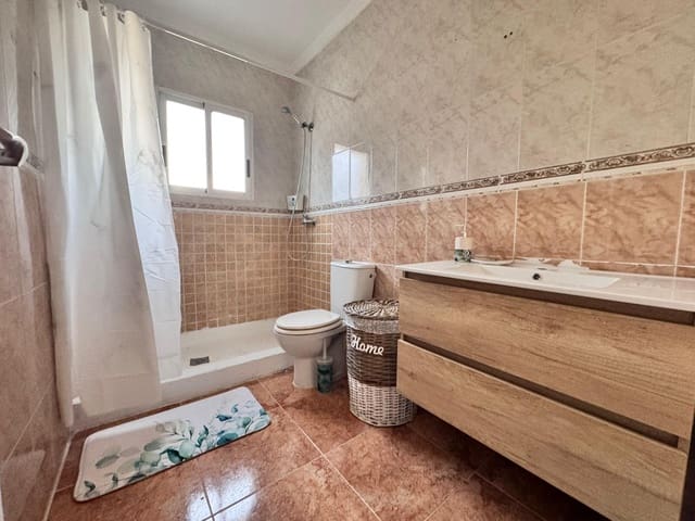 3 bedroom Villa for sale in Torrevieja with pool - € 189,900 (Ref: 9683498)