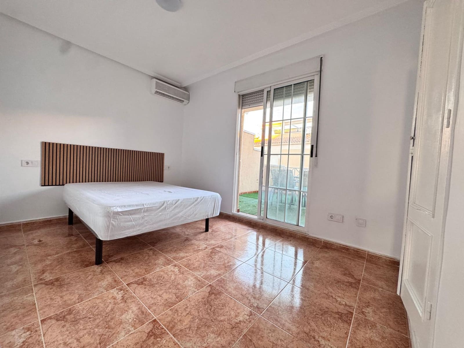 3 Zimmer Villa zu verkaufen in Torrevieja mit Pool - 189.900 € (Ref: 9683498)