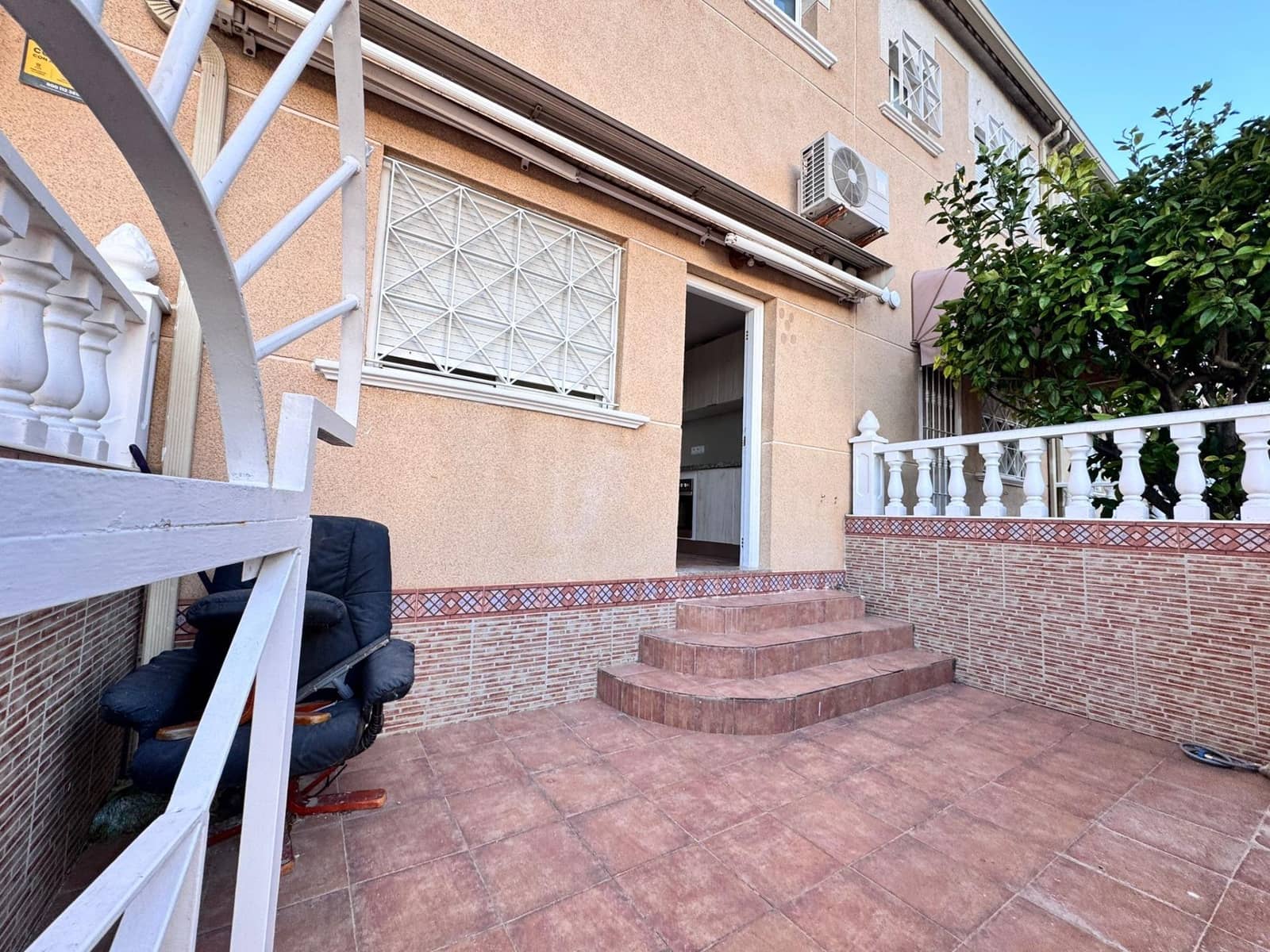 3 Zimmer Villa zu verkaufen in Torrevieja mit Pool - 189.900 € (Ref: 9683498)